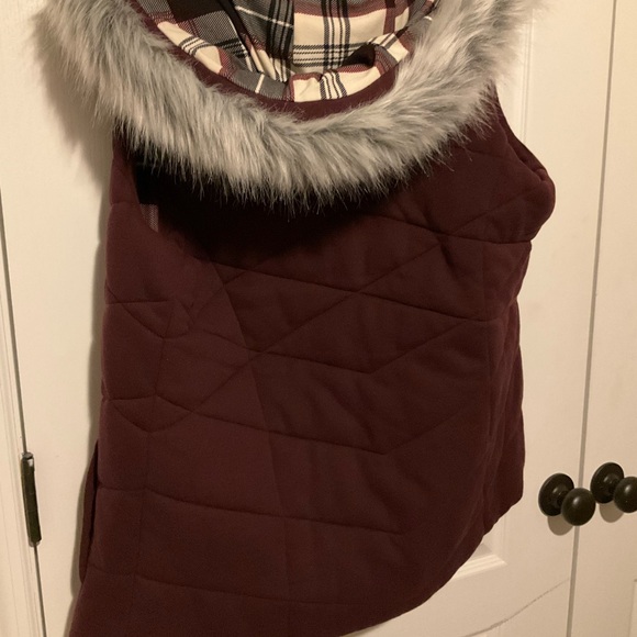 Burgundy Quilted Vest with Faux Fur Hood - Picture 7 of 10